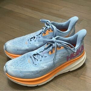 Hoka One Clifton 9 in Light Blue